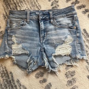 American Eagle - distressed denim shorts - size 0